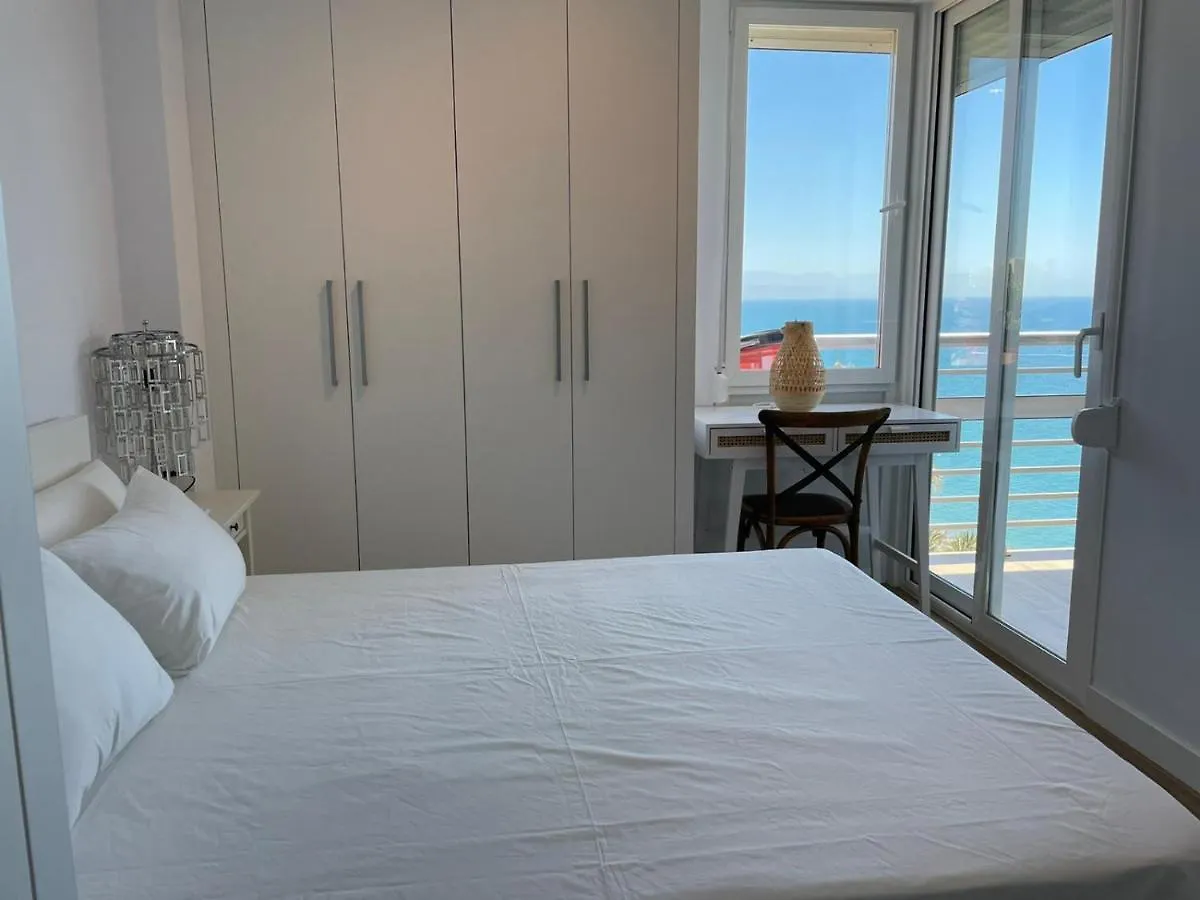 La Roca Sea View Apartment トレモリノス
